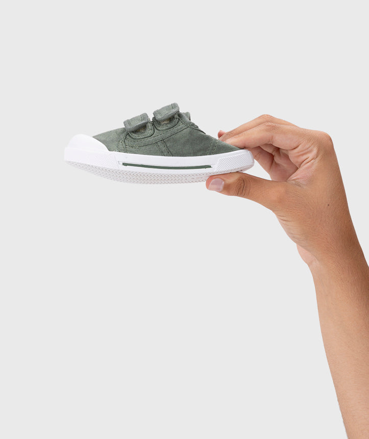 Igor Boy's And Girl's Barefoot Canvas V Shoes - Kaki