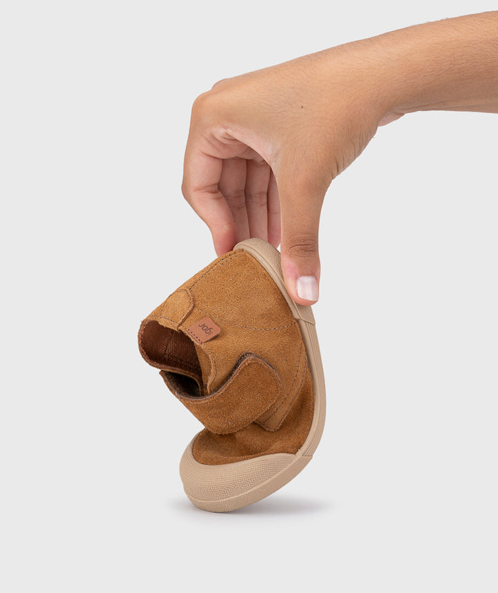 Igor Boy's and Girl's Barefoot Tui Chukka Boots - Cognac