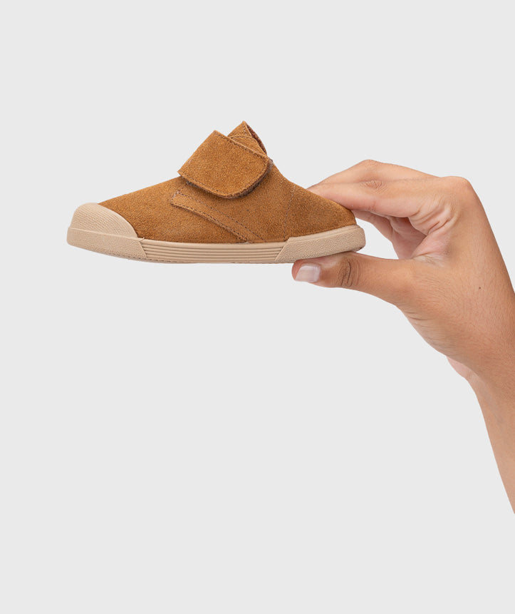 Igor Boy's and Girl's Barefoot Tui Chukka Boots - Cognac