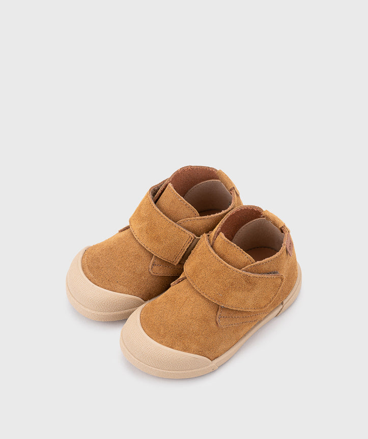 Igor Boy's and Girl's Barefoot Tui Chukka Boots - Cognac