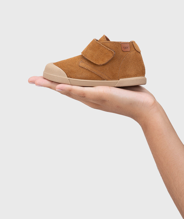 Igor Boy's and Girl's Barefoot Tui Chukka Boots - Cognac