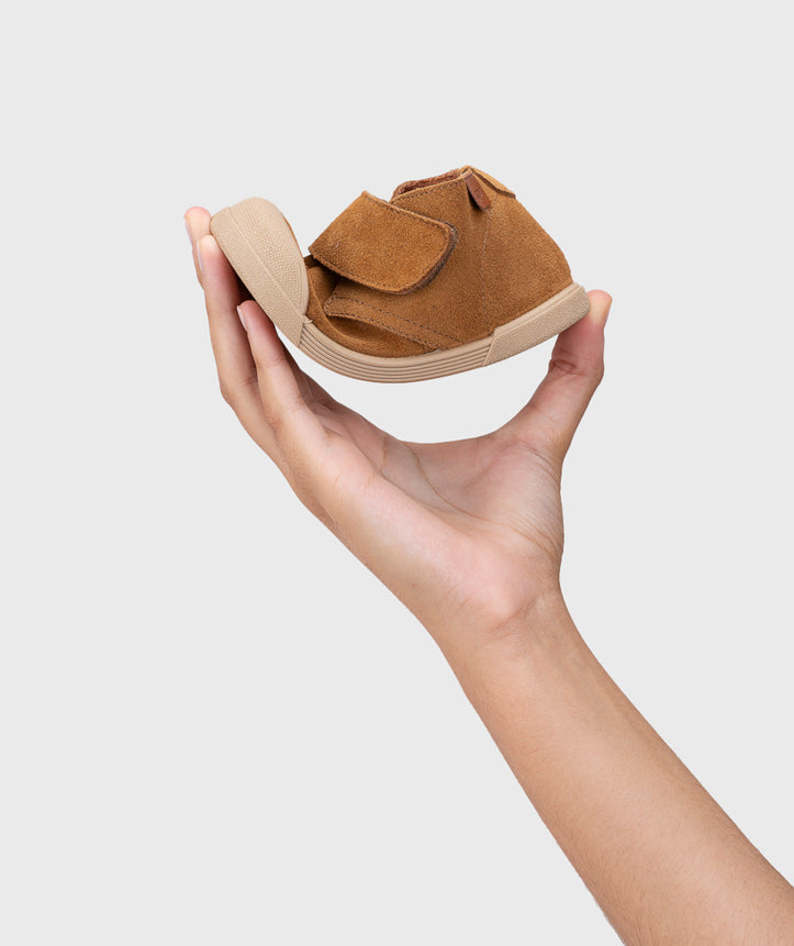 Igor Boy's and Girl's Barefoot Tui Chukka Boots - Cognac