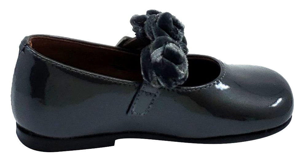 Clarys Girl's Flower Embellishment Buckle Mary Jane, Grey Patent – Just  Shoes for Kids
